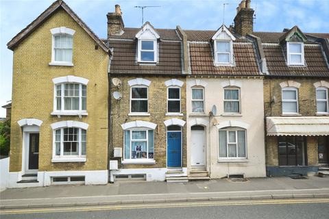 2 bed property, in High Street, £155,000