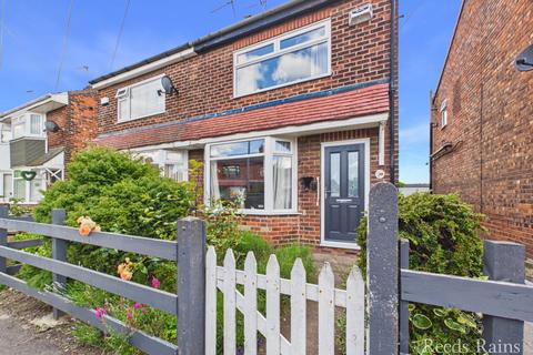 3 bed property, in Kirkham Drive, £130,000