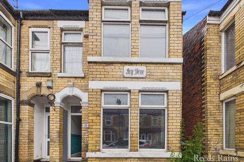 4 bed property, in Hardy Street, £140,000