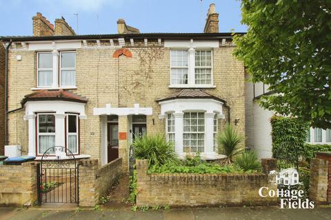 3 bed property, in Acacia Road, £575,000