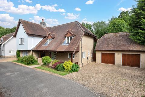 4 bed property, in Aldous Court, £950,000