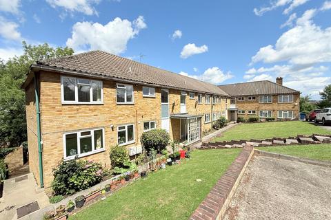2 bed property, in York Road, £250,000