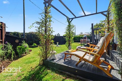 3 bed property, in Mustards Road, £350,000