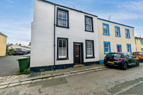 2 bed property, in Waterloo Street, £170,000