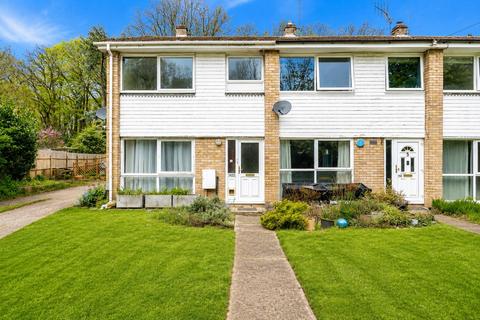 1 bed property, in St. Albans Road, £160,000