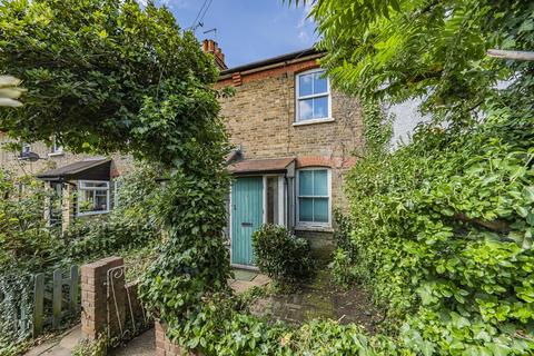 2 bed property, in Ivy Cottages, £330,000