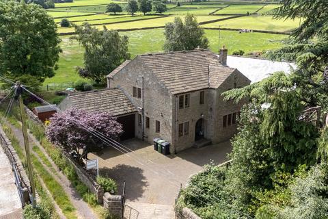 4 bed property, in Field End, £725,000