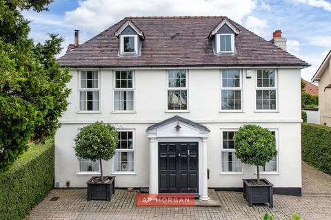 4 bed property, in Birmingham Road, £700,000