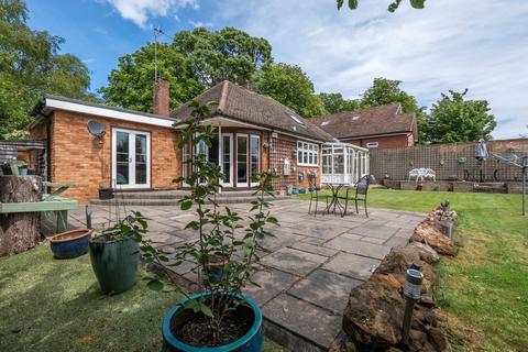 4 bed property, in Buckingham Road, £625,000