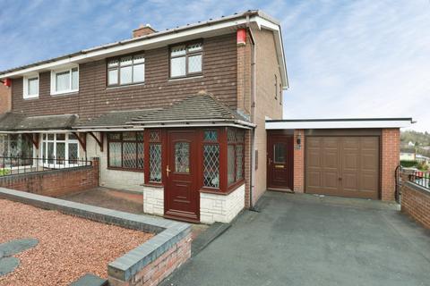 3 bed property, in Congreve Road, £210,000