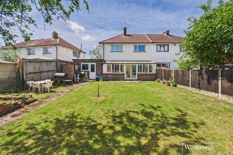3 bed property, in Bush Grove, £600,000
