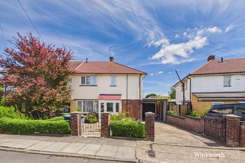 3 bed property, in Bush Grove, £600,000