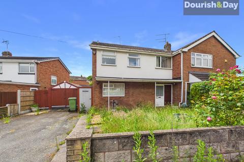 3 bed property, in Barnes Road, £165,000