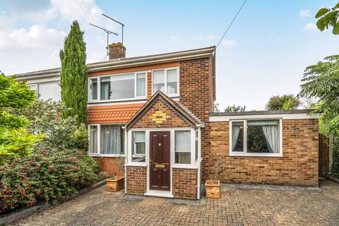 4 bed property, in Blackthorn Road, £400,000