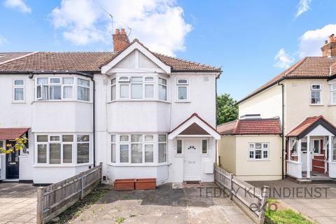 3 bed property, in Byron Avenue, £600,000