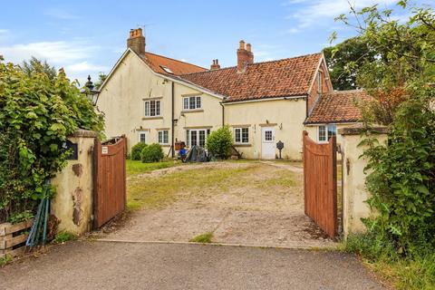 3 bed property, in Duggleby, £395,000