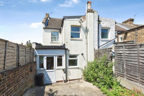 3 bed property, in Alma Road, £220,000