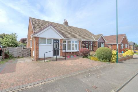 2 bed property, in Woodford Close, £121,500