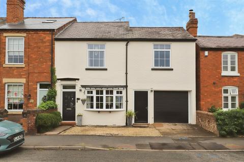 3 bed property, in Belbroughton Road, £450,000