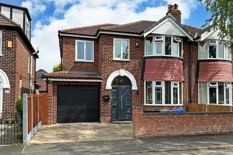 4 bed property, in Windsor Drive, £675,000