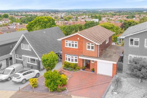 4 bed property, in Upper Lambricks, £575,000