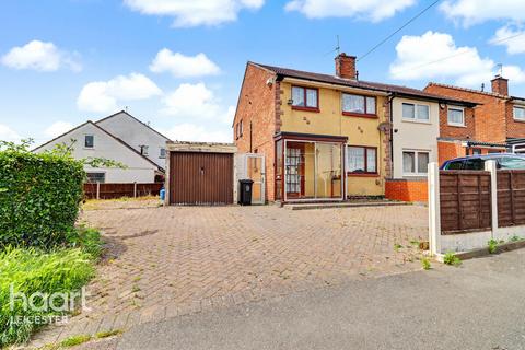 3 bed property, in Kinsdale Drive, £220,000