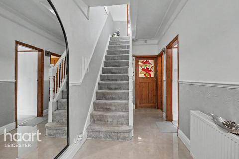 4 bed property, in Scraptoft Lane, £450,000