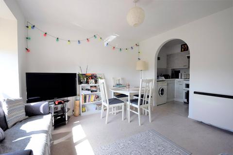 1 bed property, in Station Road, £185,000