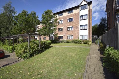 1 bed property, in Station Road, £185,000