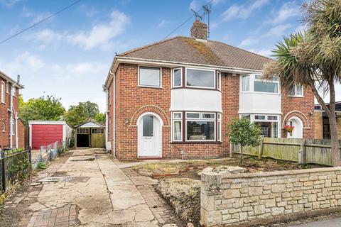 3 bed property, in Orchard Way, £325,000