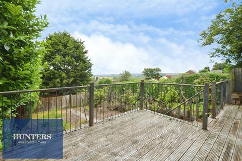 2 bed property, in Handley Road, £155,000