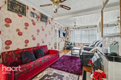 3 bed property, in Whittington Avenue, £535,000