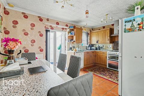 3 bed property, in Whittington Avenue, £535,000