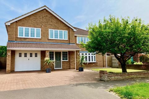 5 bed property, in Buxton Avenue, £775,000