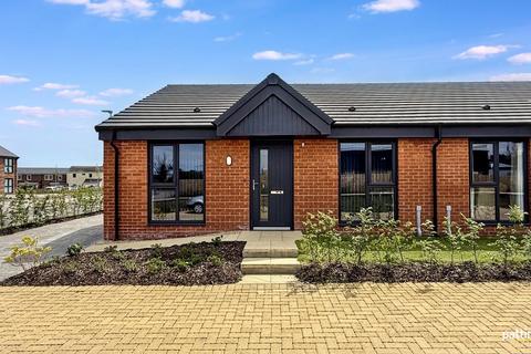 2 bed property, in Drift Close, £165,000