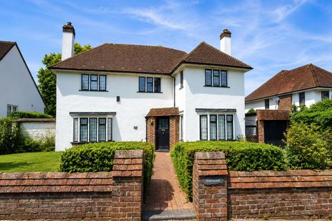 3 bed property, in Witherby Close, £850,000