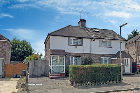 2 bed property, in Stuart Road, £420,000