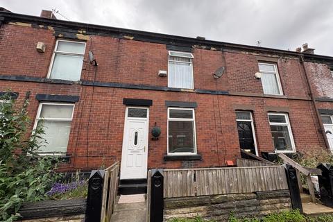 2 bed property, in Victoria Street, £115,000