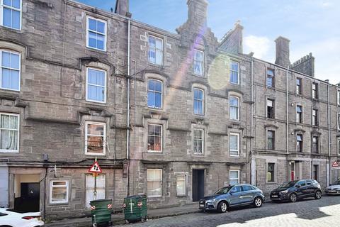 3 bed property, in Stirling Street, £90,000