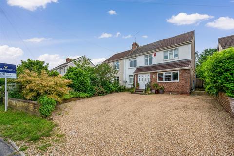 5 bed property, in White Dirt Lane, £475,000