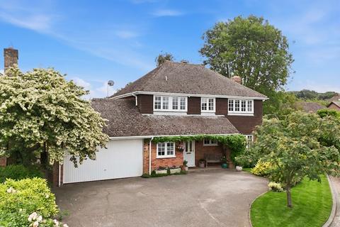 4 bed property, in Squirrels, £850,000