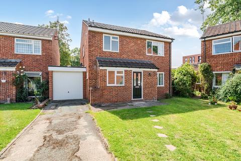 4 bed property, in Highfield Close, £725,000