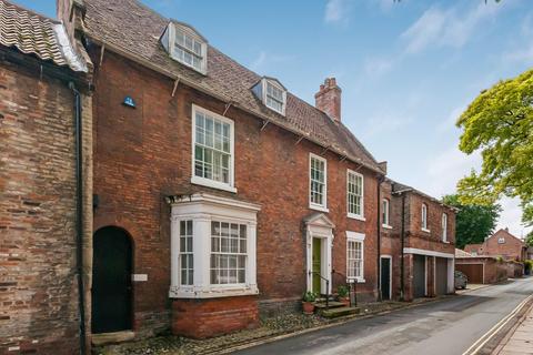 5 bed property, in Newbegin, £650,000