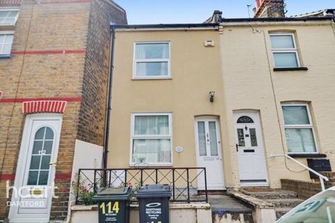 2 bed property, in Charles Street, £250,000