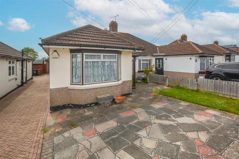 3 bed property, in Thorndon Avenue, £475,000