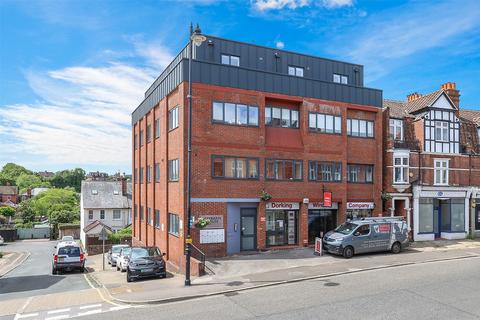2 bed property, in South Street, £290,000