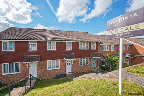 2 bed property, in Central Park Gardens, £250,000