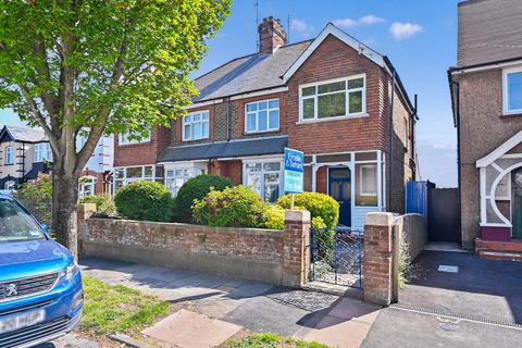 3 bed property, in Ringwood Road, £379,950