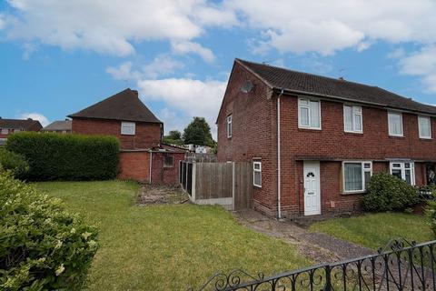 2 bed property, in Waverley Way, £130,000