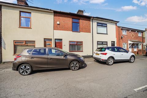 2 bed property, in Bradlegh Road, £160,000